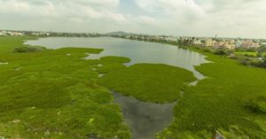 在塞姆巴克卡姆的河流中,我们认识到世界上所有的人