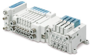 Kompakte Mehrfachanschlussplatte vereint Magnetventile und vakuumerzeger