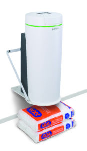 Mit neuer Wandkonsole lassen sich Grünbeck-Enthärtungsanlagen in jeder Höhe montieren