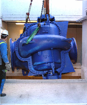 Riesenpumpe für Notkühlwasserversorgung