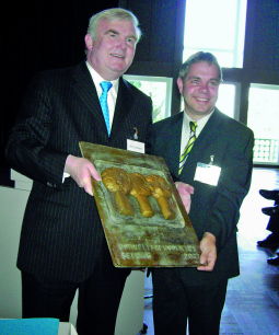 Grundfos ökologisch vorbildlich: Umweltpreis für Pumpenfabrik in Wahlstedt