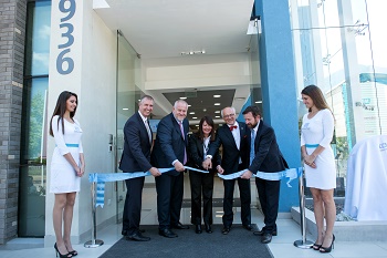 Endress+Hauser庆祝圣地亚哥现代办公楼的开放