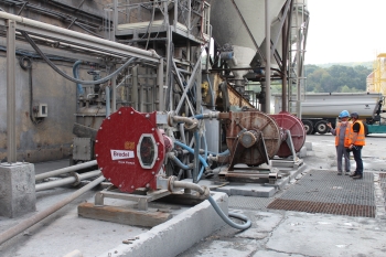 Bredel软管泵输送磨料浆24/7在铝盐渣回收厂
