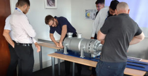 由专家和管理人员进行经济技术的转移