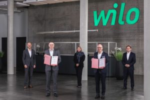 Wilo e Hellmann firmano un contratto per la cooperazione logistica globale