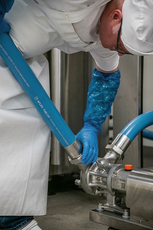 Padstow奶酪四倍的输出与正弦泵的帮助