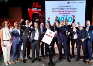 Vertreter der Wilo Gruppe nehmen Auszeichnung“Fabrik des Jahres 2022”München entgegen