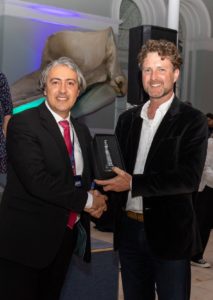 先锋企业赢得著名灯塔奖